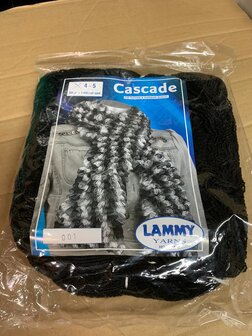 Lammy Yarns Cascade 001 Zwart